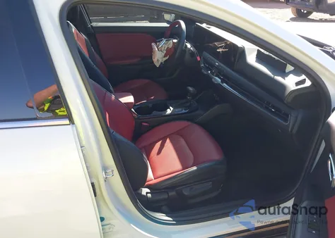 2025 Kia K4 Gt-Line Turbo z USA, uszkodzony, nr VIN 3KPFW4DC5SE152192